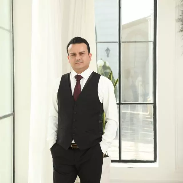 آقای علیرضا حسینی